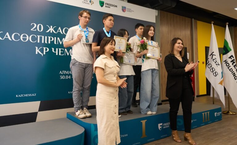 Асия Асылхан и Ерлан Тлеуханов выиграли юниорский чемпионат РК по шахматам