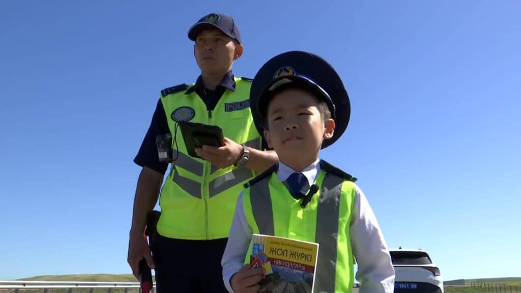 Восьмилетний казахстанец провел дорожный рейд на трассе Караганда – Алматы