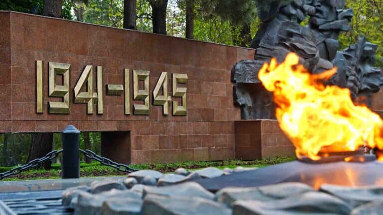 Жеңіс күні: 9 мамырдың тарихы мен тағылымы