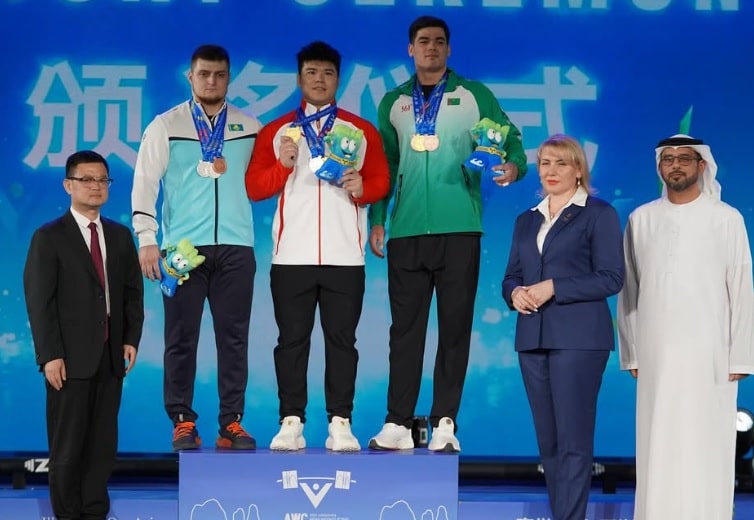 Чемпион мира по тяжелой атлетике Артем Антропов завоевал серебро чемпионата Азии