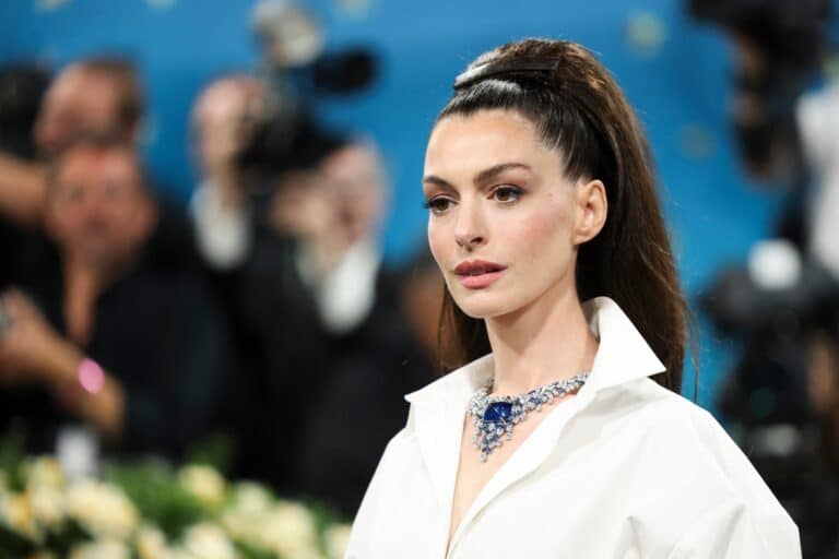 Энн Хэтэуэй сделала пластику, уверены фанаты актрисы
