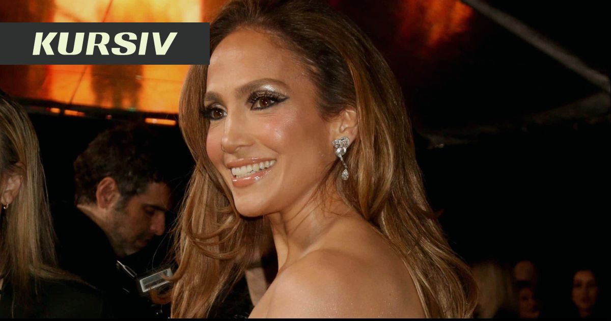 Орта жастағы әйелдердің жалаңаш суреттері