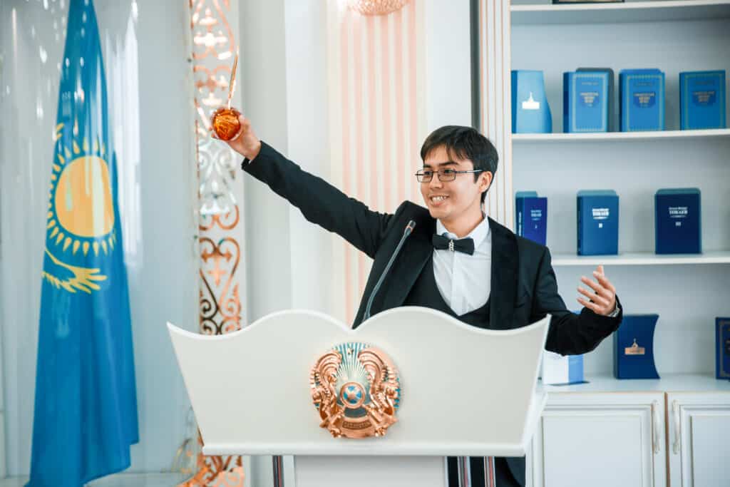 Казахстанец выиграл пожизненные выплаты в $500 за свой роман /Фото: Руслан Мукашев