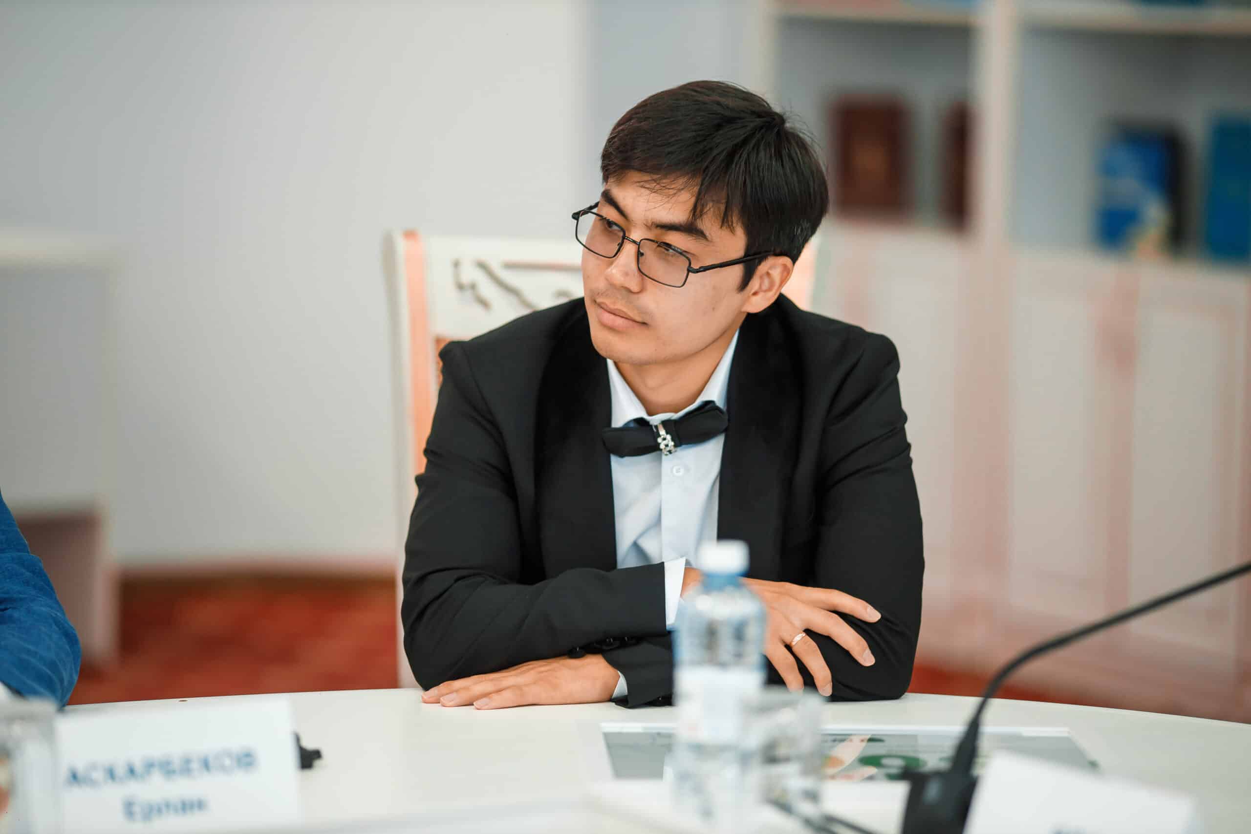 Писатель из Актобе рассказал, куда потратит пожизненную премию / Фото: Руслан Мукашев