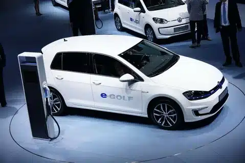 Volkswagen компаниясы Golf-тің электр нұсқасын шығармақ