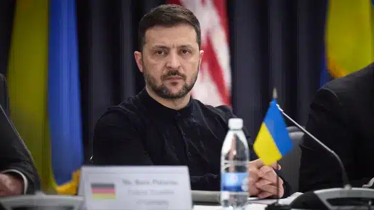 Зеленский Путиннің тағы да келіссөзге келу туралы ұсынысына жауап берді