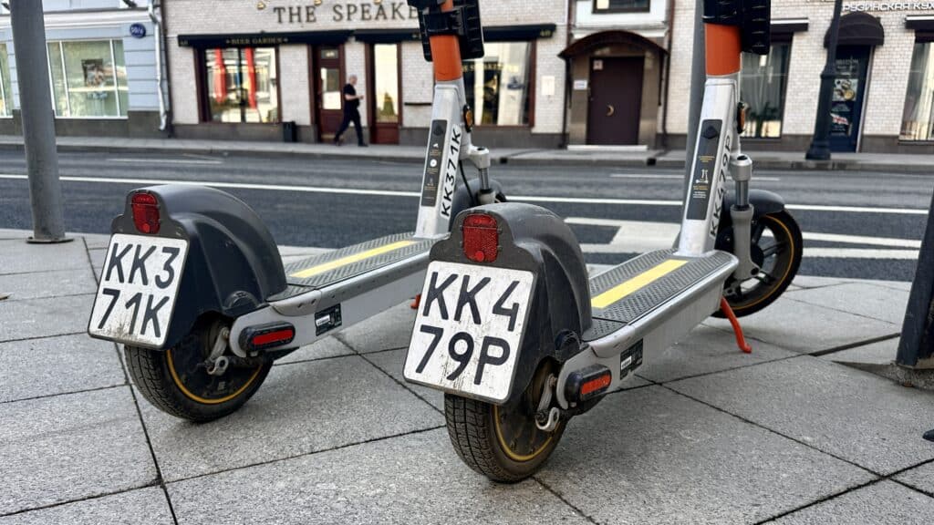 Ловить нарушителей на самокатах в Казахстане хотят с помощью крупных номеров