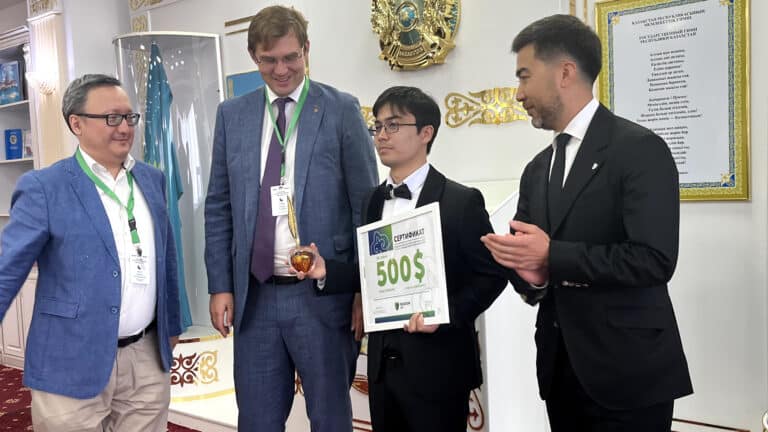 Казахстанец будет получать по $500 до конца жизни за свой талант