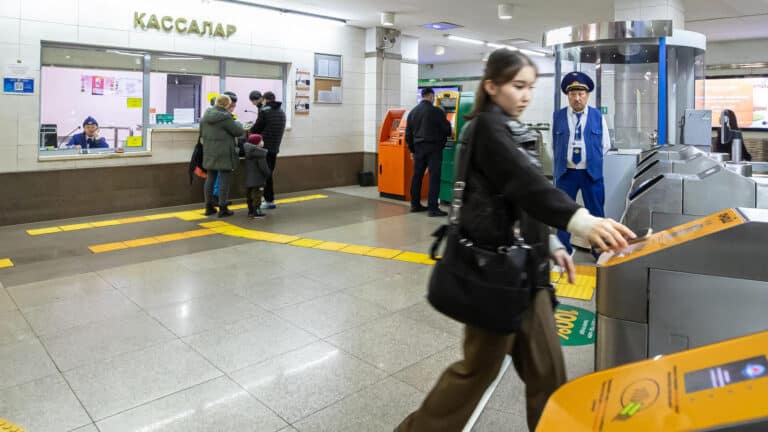 Оплата проезда в алматинском метро станет проще и удобнее