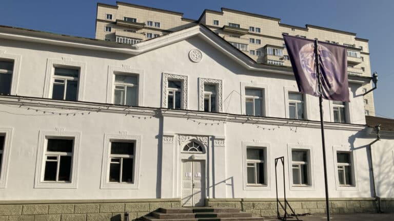 Новые владельцы «Дома 36» выгнали блогера Глеба Пономарева с территории