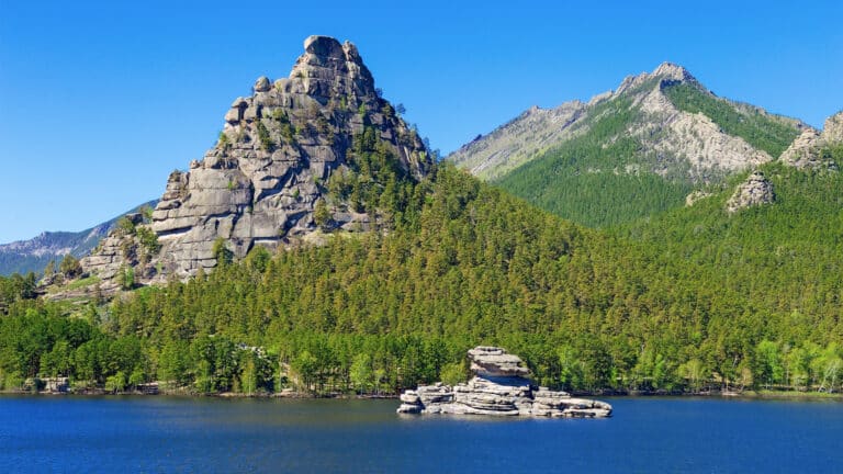 Туристы жалуются на закрытые туалеты на курорте Бурабай