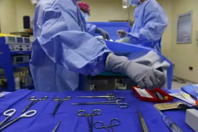 Павлодарда бес жасар баланы сүндеттеу кезінде қате жіберген хирург істі болды