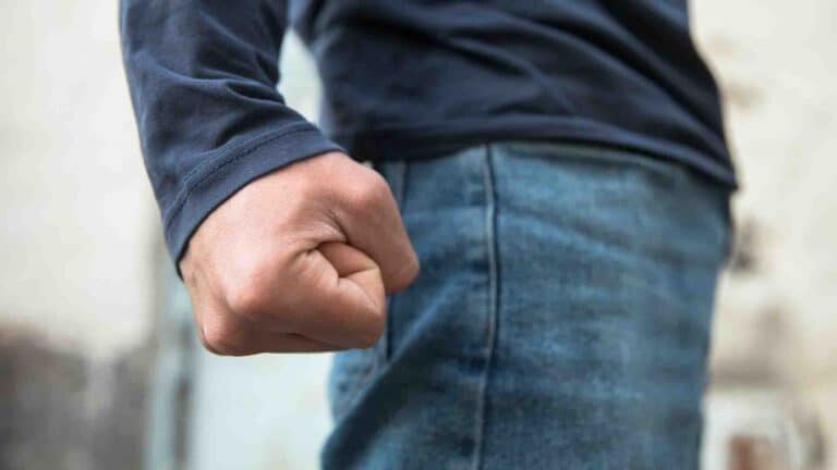 Төбелесті біреу бастаса да, түрмеге түсуіңіз ғажап емес – заңгер