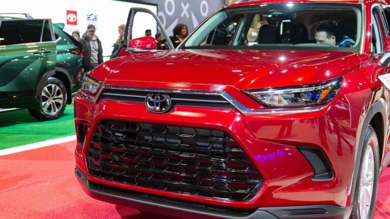 Toyota компаниясының жаңа RAV4 кроссовері де гибрид болады