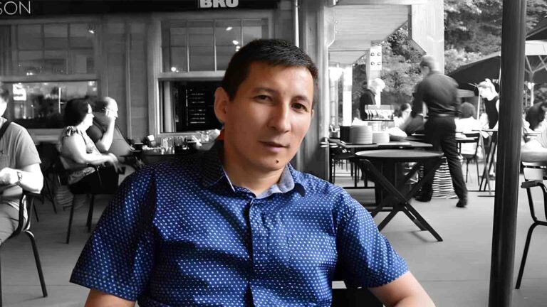 Экс-дипломат Сәкен Мамаш ісі кейінге қалды