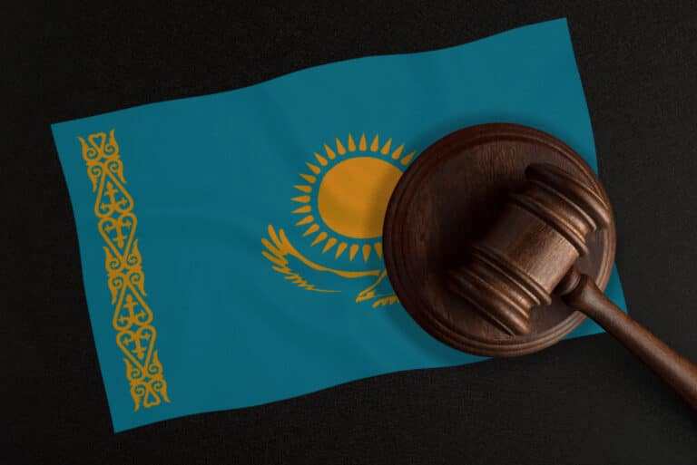 Подростка, изрезавшего ножом ребенка в лифте Астаны, признали невменяемым