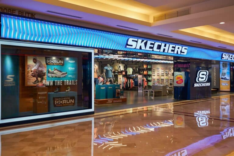 Главное к утру: Трамп взялся за кино, продажа Skechers, прогнозы по S&P 500