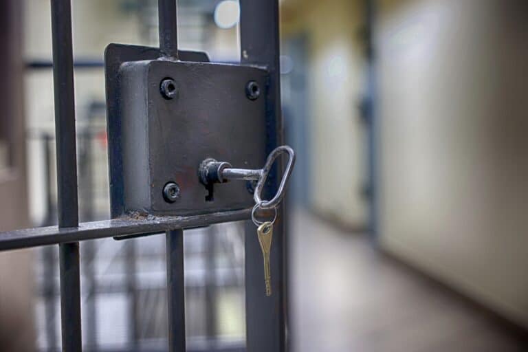 За пытки в Казахстане осуждены 160 должностных лиц за 5 лет