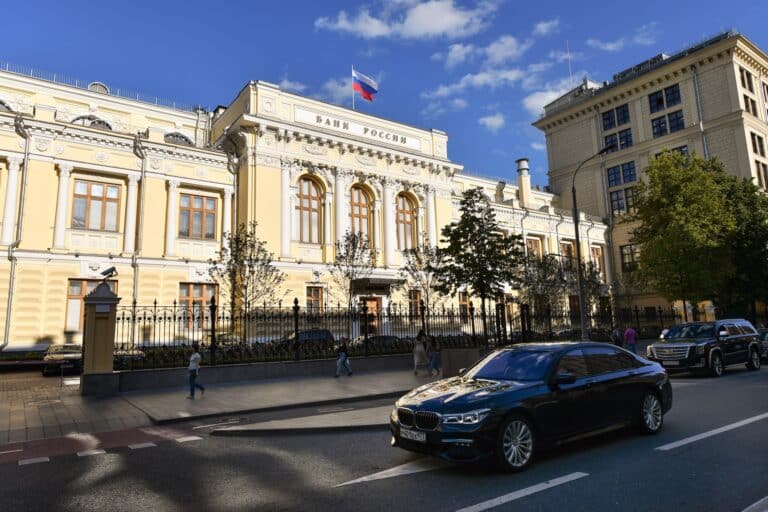 Банк России ожидает снижение ключевой ставки до 13-14% в 2026 году
