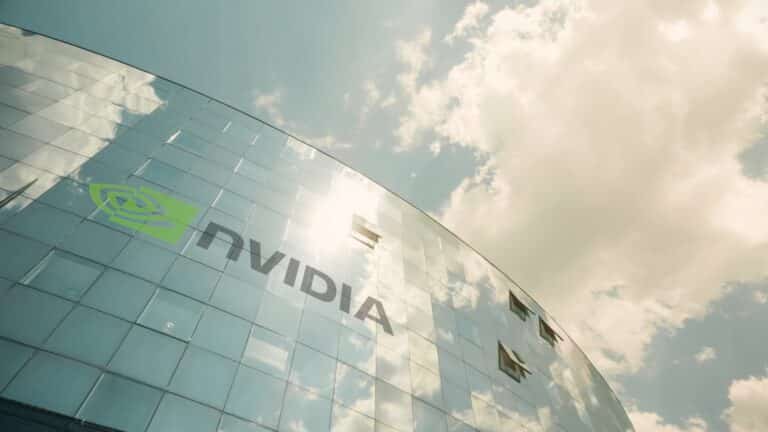 Главное к утру: отчет Nvidia, крипто-лихорадка в США, IPO малых компаний