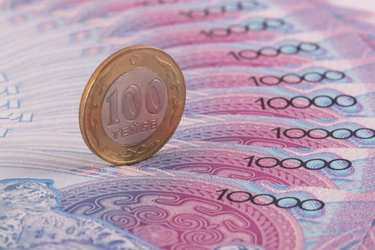 Банктер төрт айда 900 млрд теңге табыс тапты