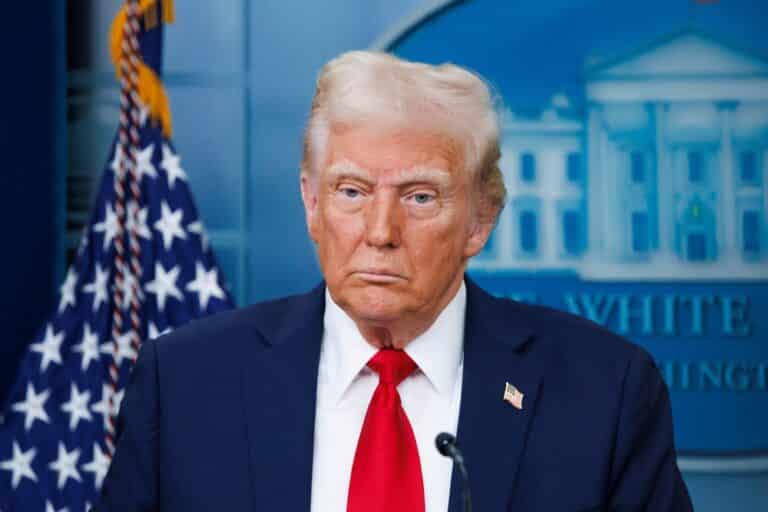 Трамп болат пен алюминийге  салынатын салықты екі есе көтермек