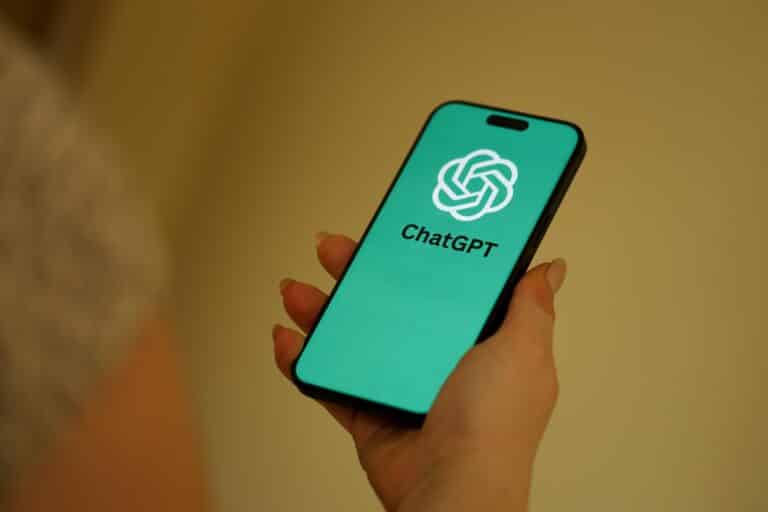 Минцифры: чиновникам не запрещали ChatGPT, но дали рекомендации