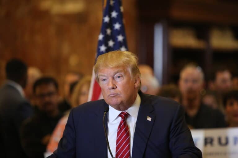 Дональд Трамп ЕО тауарларына 50 пайыз баж салығын енгізуді ұсынды