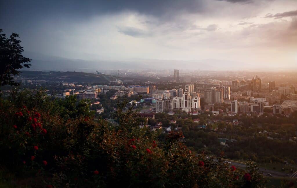 В Алматы ожидается дождь, гроза и град