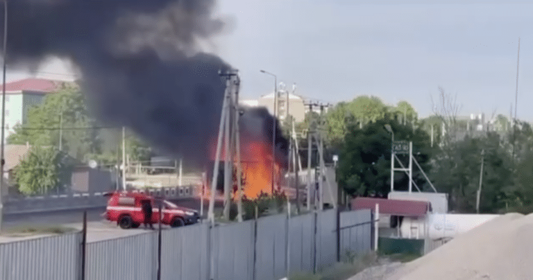 Грузовик с 15 тоннами спичек вспыхнул в Шымкенте