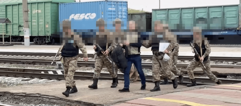 Виновного в поножовщине экстрадировали из России в Казахстан