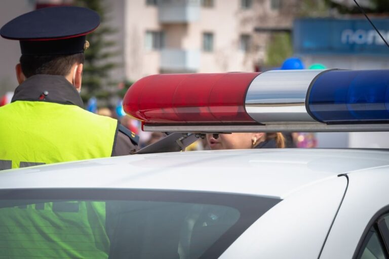 Три человека погибли при нападении на полицейских в Махачкале
