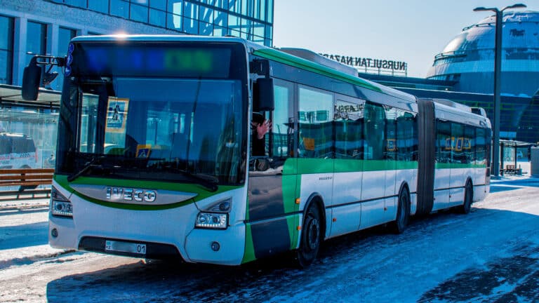 В Астане еще один автобус попал в ДТП с пострадавшими