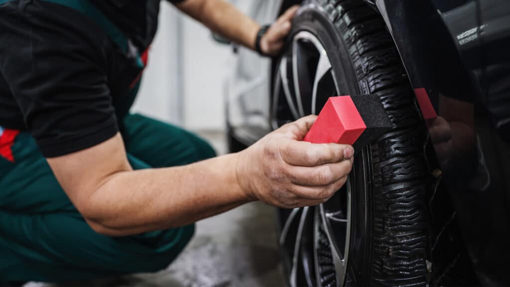 Полиция поймала автомойщика, укравшего 3 млн тенге из машины клиента