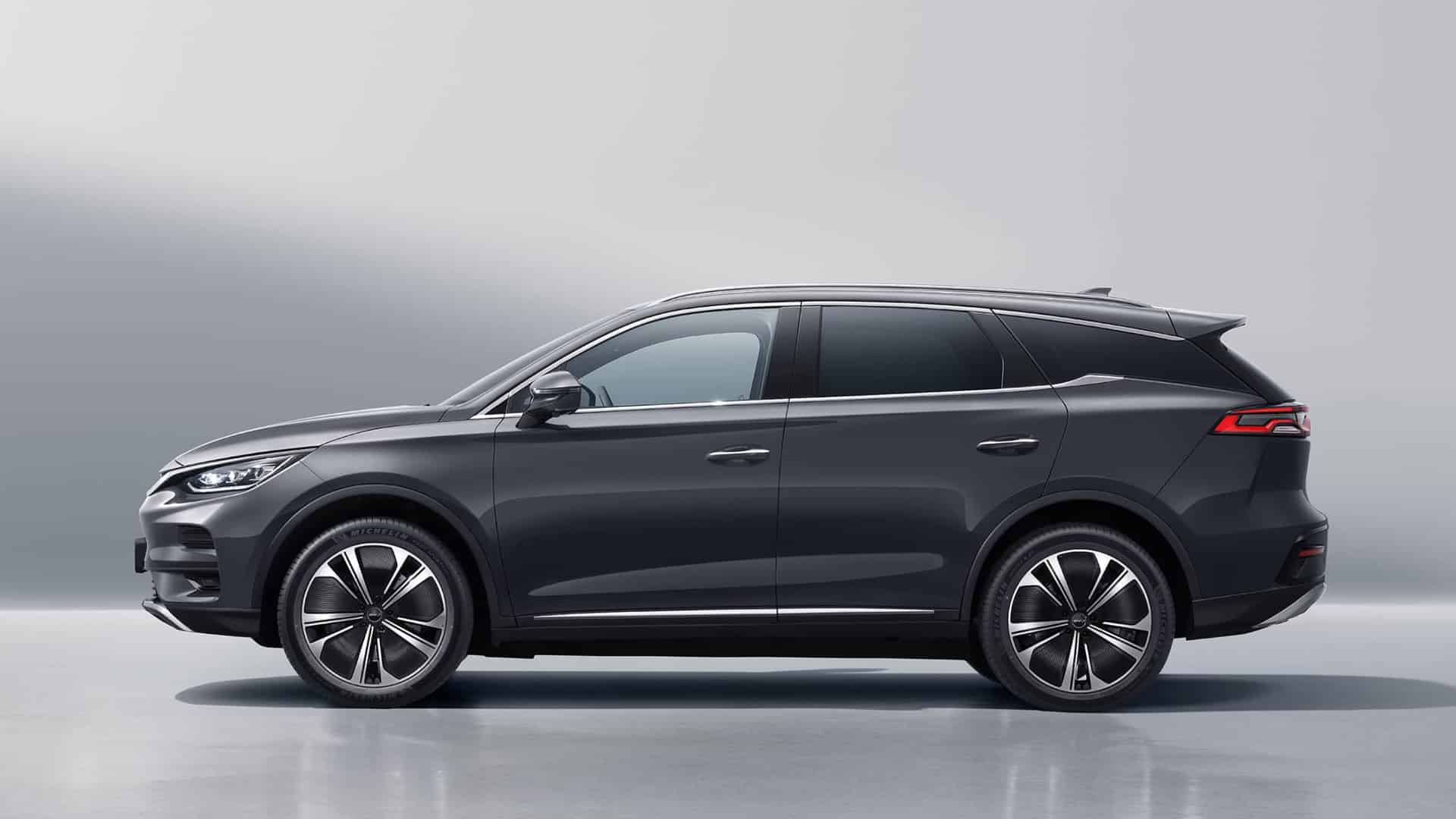 кроссовер BYD