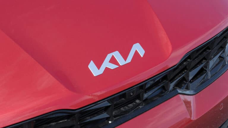 Kia планирует поставлять из Казахстана в Россию десятки тысяч машин