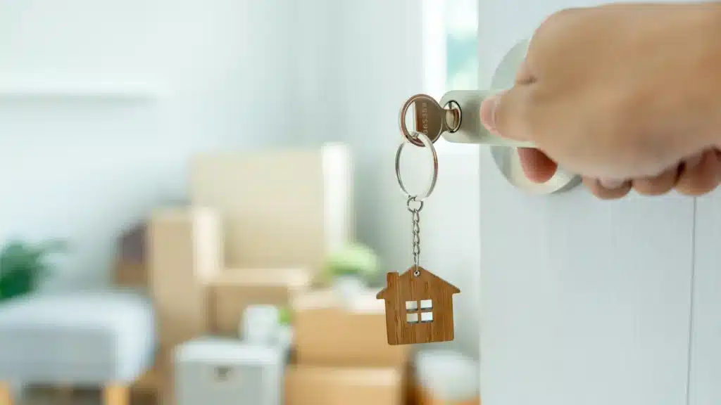 Сотрудники бизнесмена Алагузова увидели подаренные им квартиры