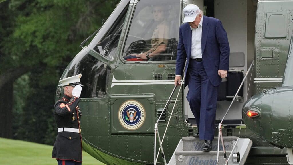 БАҚ: Трамп Иранға соққы жасау жоспарын мақұлдады, бірақ жарлық бермеді