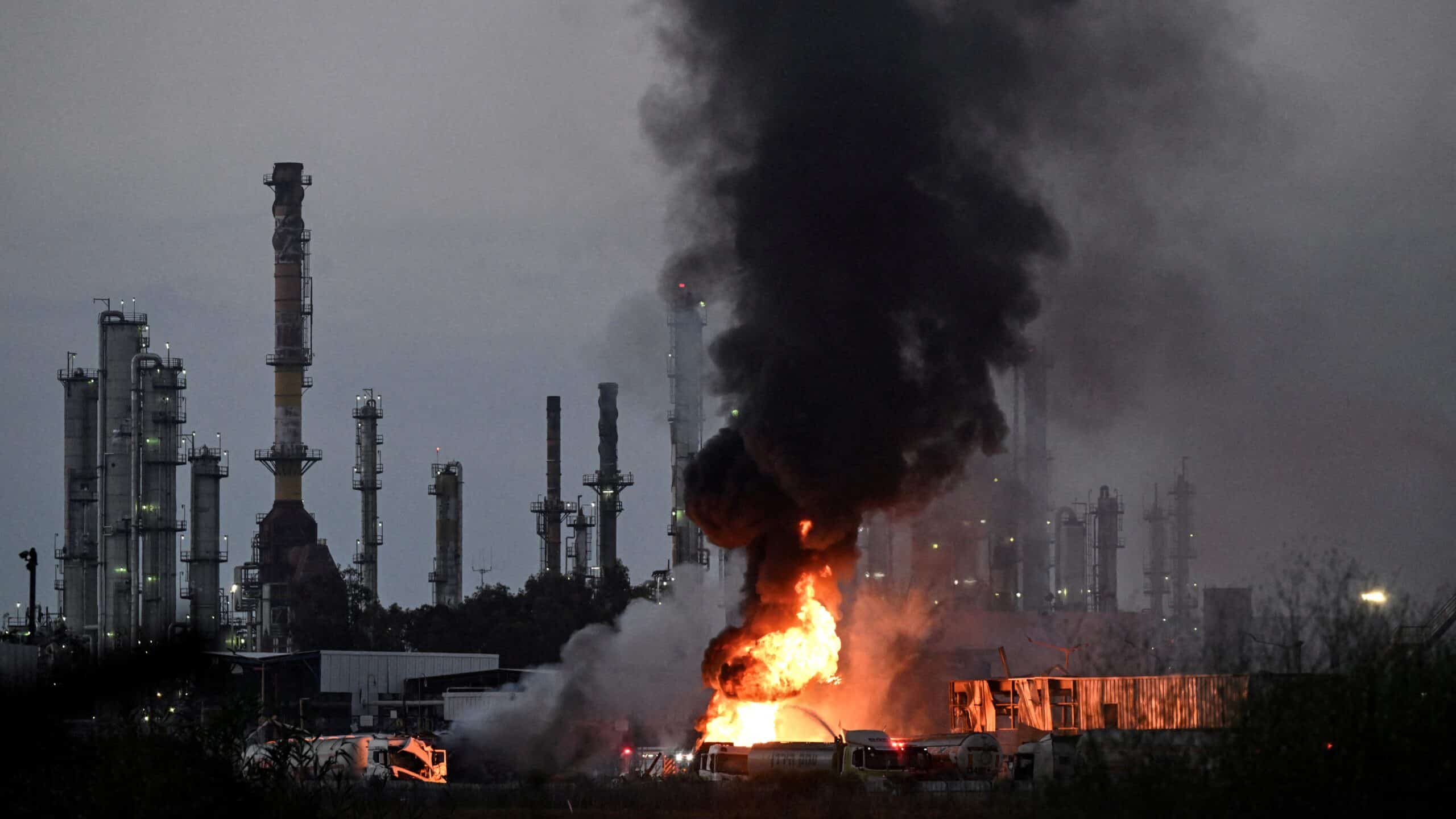 Иран Израильдің Хайфа қаласын зымыранмен атқылады / фото: REUTERS/Rami Shlush