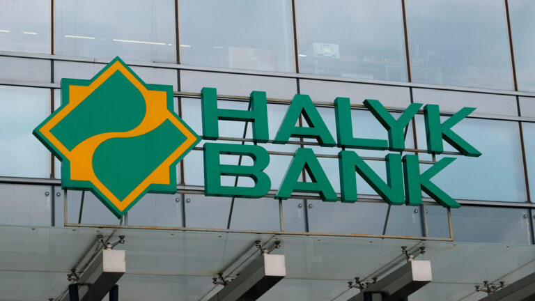 Halyk Bank выплатил топ-менеджерам 4 млрд тенге