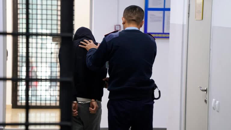 Задержан избивший женщину в никабе житель Атырау