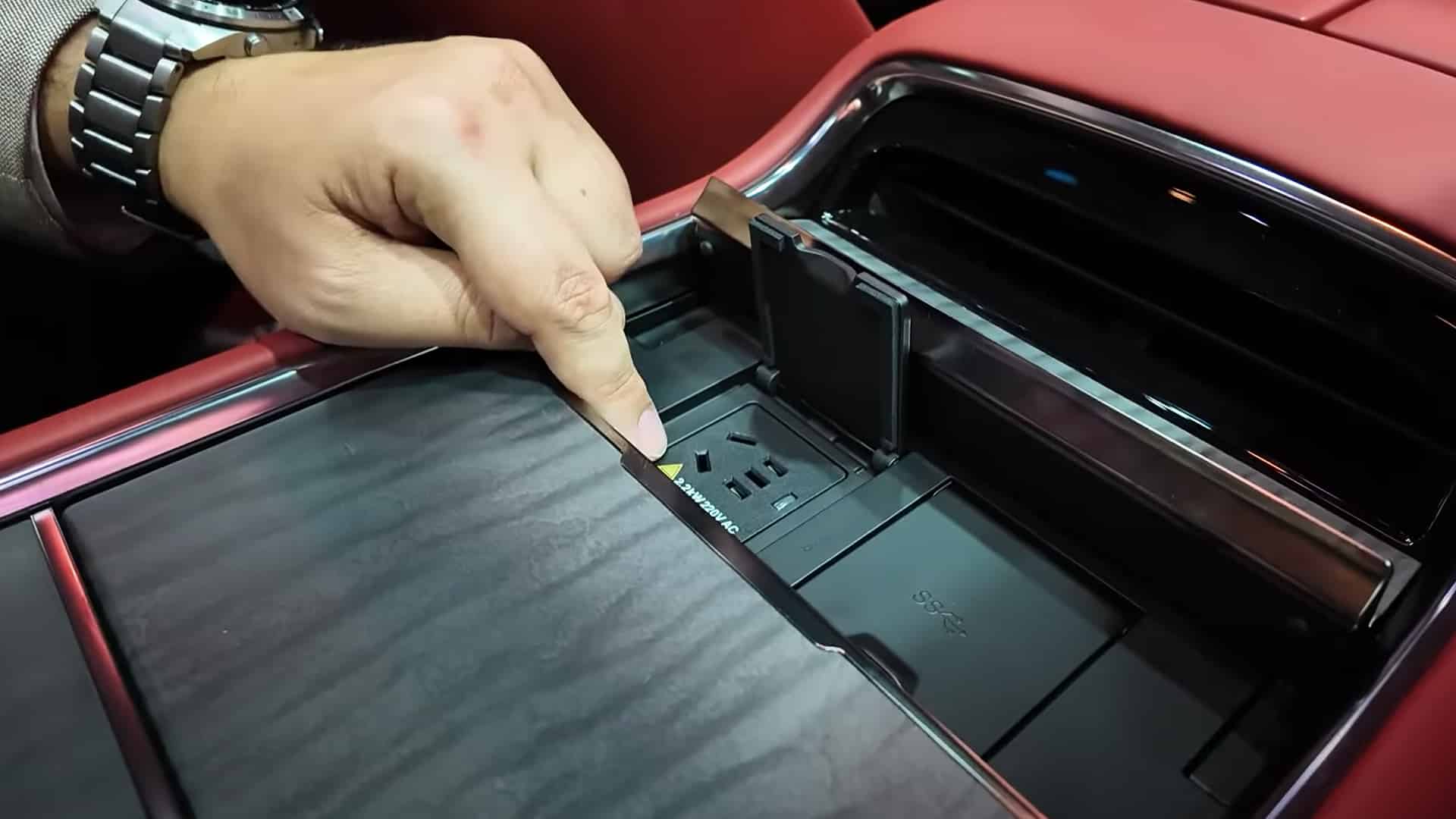 BYD Yangwang U7, санжар рулит, Sanzhar Rulit, авто из Китая, машины из Китая в Казахстан