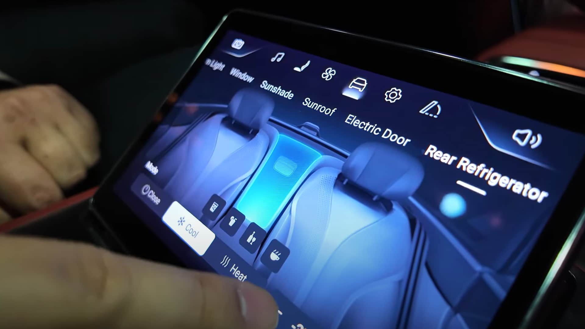 BYD Yangwang U7, санжар рулит, Sanzhar Rulit, авто из Китая, машины из Китая в Казахстан