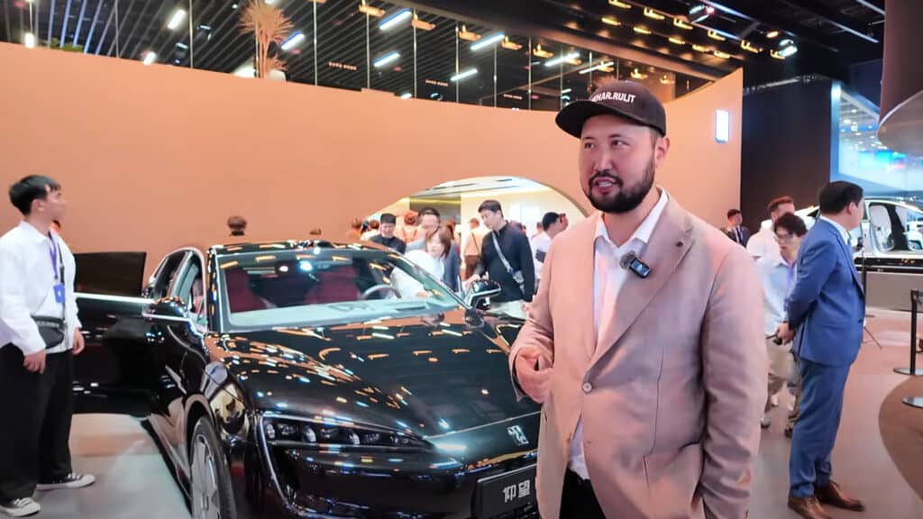 Блогер Sanzhar Rulit обещает привезти в РК люксовый Yangwang U7 за 53 млн тенге