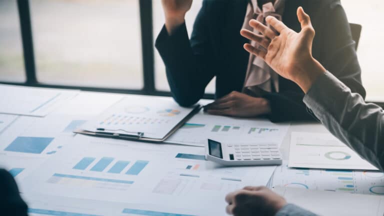 Топ-менеджер BCC Invest зарабатывает в среднем 5 млн тенге в месяц