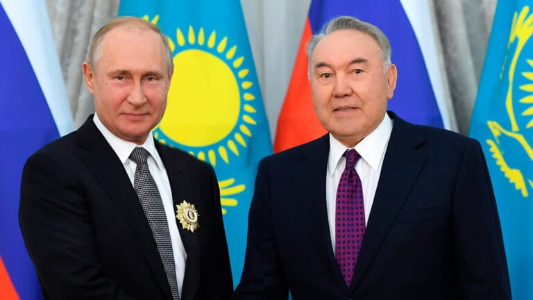 Ашимбаев: Назарбаев встречался с Путиным не от лица Казахстана