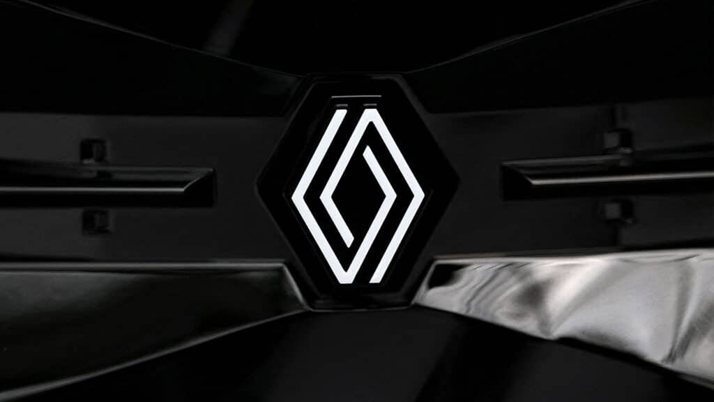 Логотип Renault могут прировнять к свастике в России
