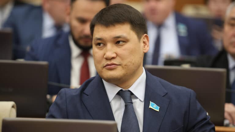 Руслан Берденов выбрал госслужбу вместо партии