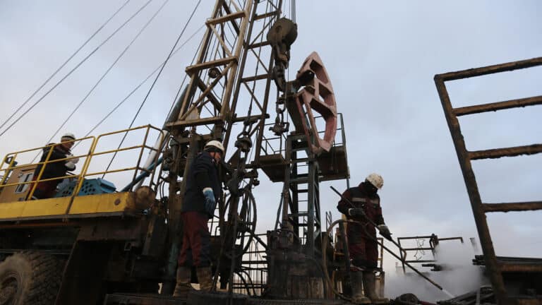 Китай получил половину новых нефтяных участков на аукционе в Казахстане