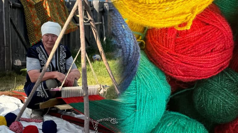 Ремесленница из ВКО покорила соцсети своими коврами